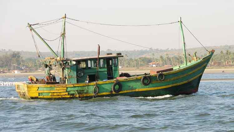 ലോക്ഡൗണിൽ കുടുങ്ങി; 1,100 കിലോമീറ്റർ ബോട്ടിൽ സഞ്ചരിച്ച് നാട്ടിലെത്തി ലോക്ഡൗണിൽ കുടുങ്ങി; 1,100 കിലോമീറ്റർ ബോട്ടിൽ സഞ്ചരിച്ച് നാട്ടിലെത്തി